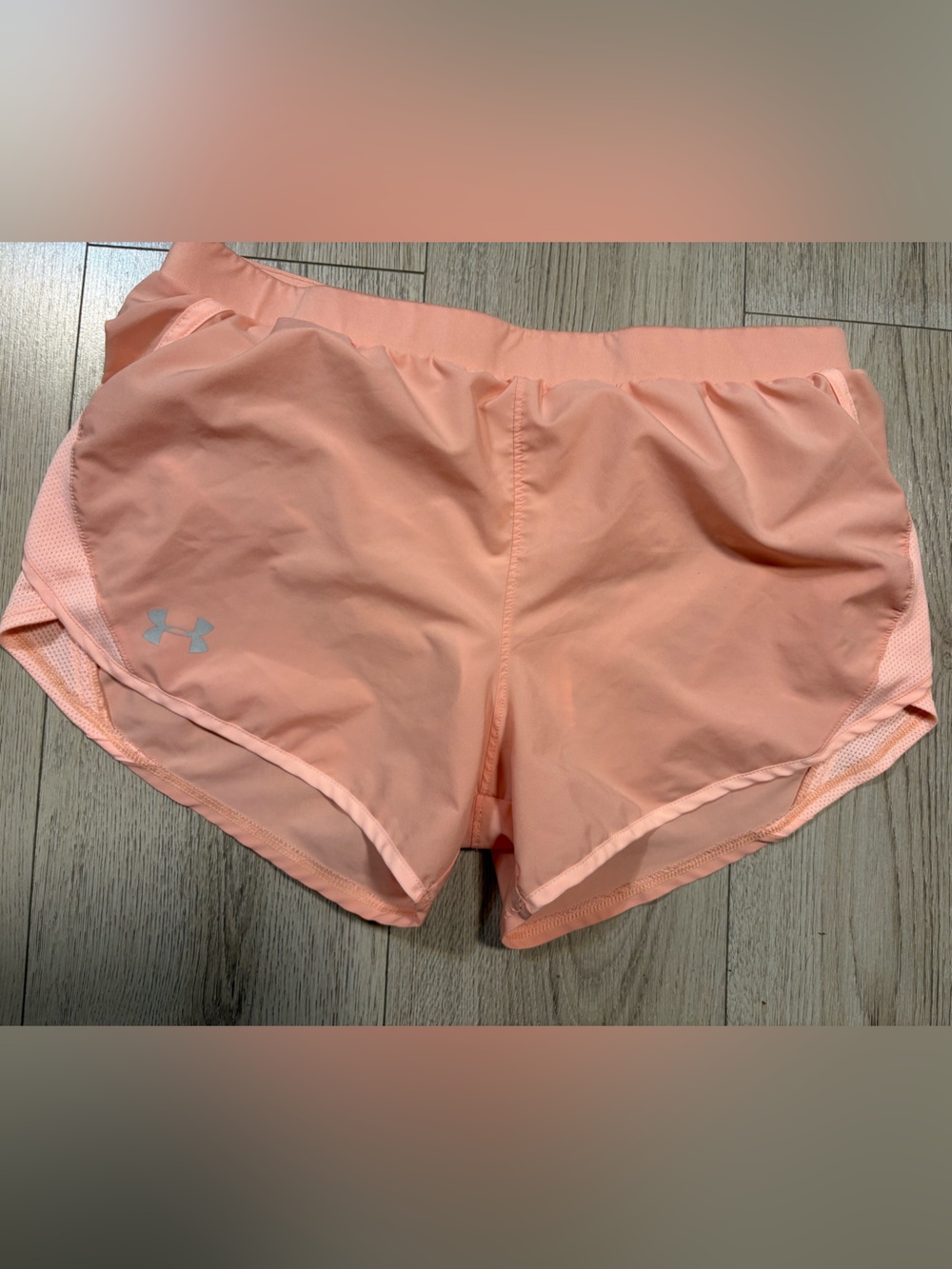Women’s Large Under Armour HeatGear Peach Athletic Shorts